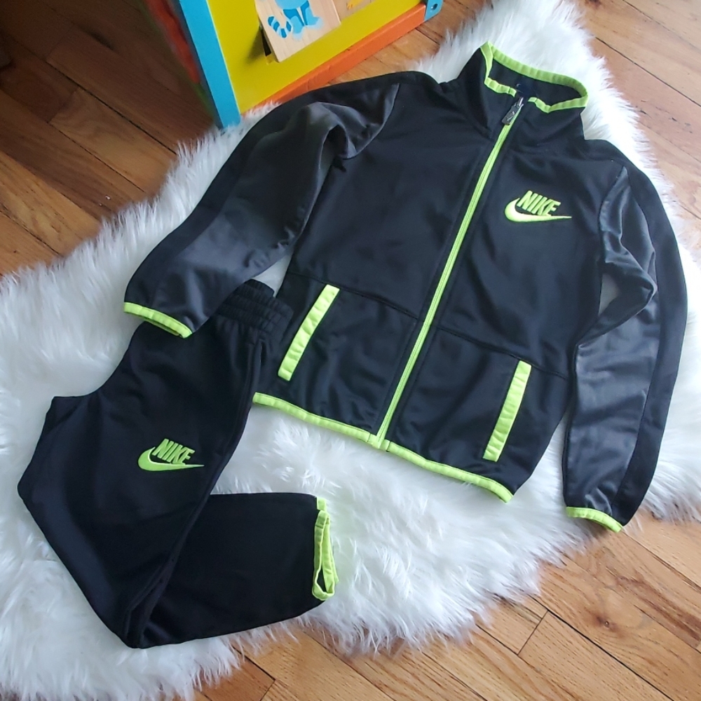 NIKE black and green tracksuit